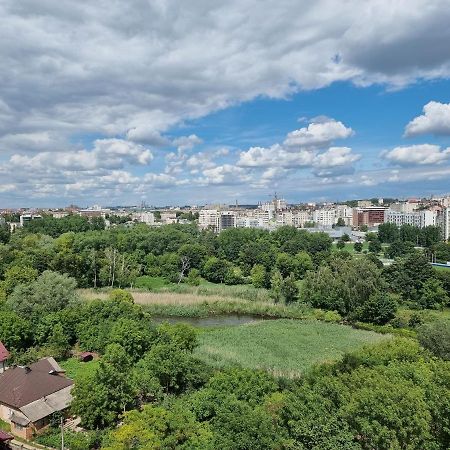 Світло Цілодобово Просторі Апартаменти Біля Гідропарку Топільче Ternopil Exterior foto