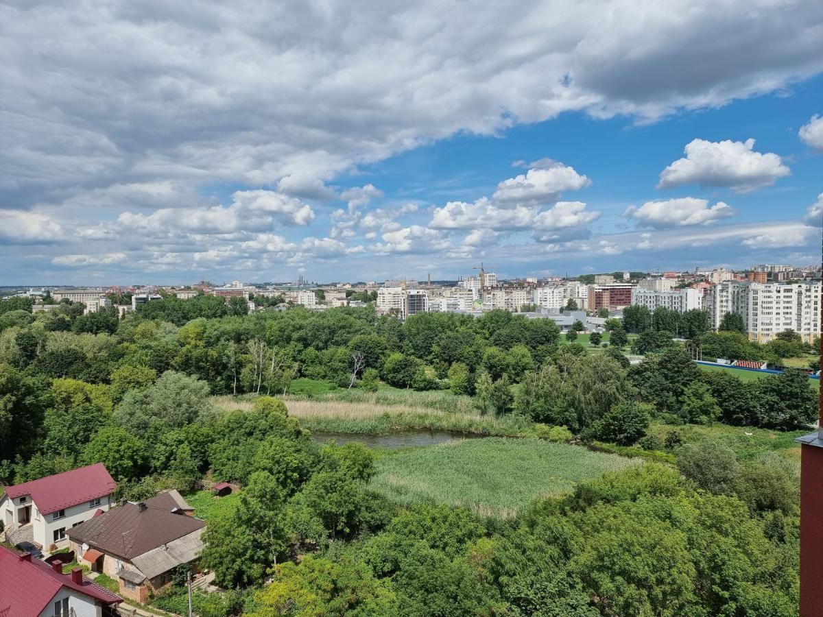 Світло Цілодобово Просторі Апартаменти Біля Гідропарку Топільче Ternopil Exterior foto