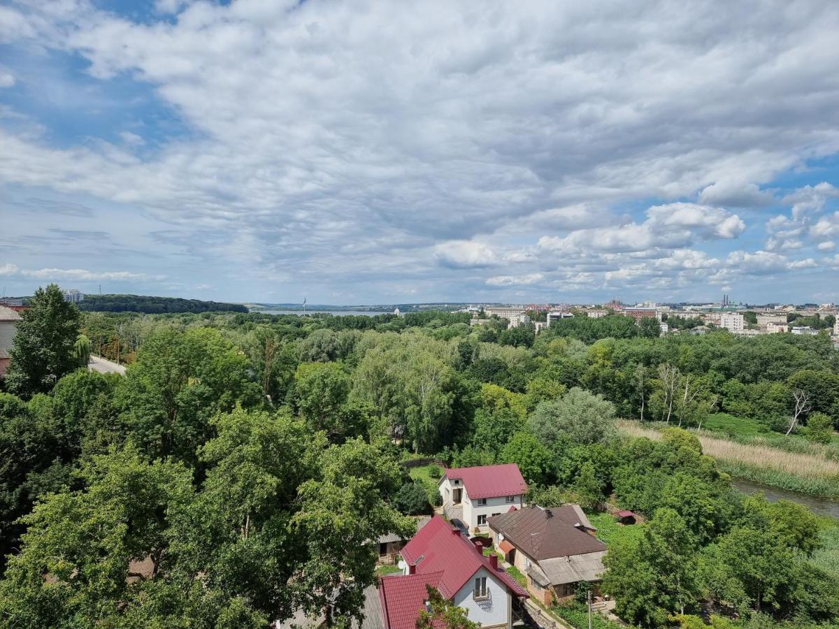 Світло Цілодобово Просторі Апартаменти Біля Гідропарку Топільче Ternopil Exterior foto