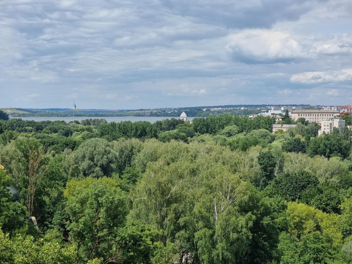 Світло Цілодобово Просторі Апартаменти Біля Гідропарку Топільче Ternopil Exterior foto